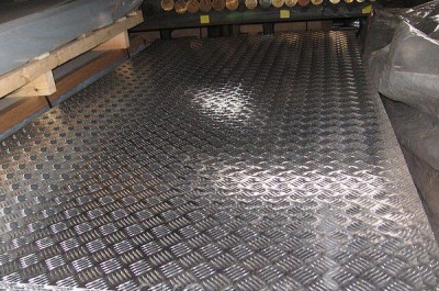 Алюмінієвий металопрокат Алюмінієвий лист рифлений «Квінтет» 1050 розмір 1500х3000 товщина 2,5 мм