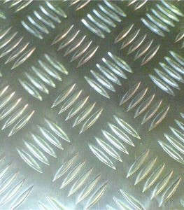 Алюмінієвий металопрокат Лист алюмінієвий рифлений «квінтет» 1050 розмір 1250х2500 товщина 1,0 мм ціна від 115 грн/кг